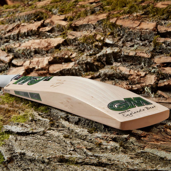 2025 GM Saim Ayub Players Edition English Willow Bat
